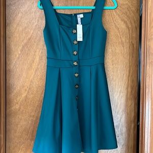 alya square low-cut neckline, flare hem line